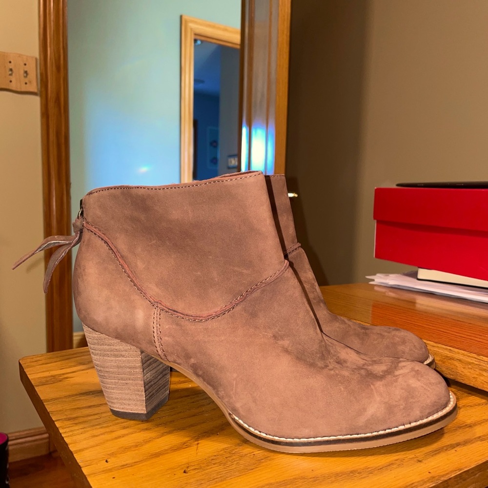 Brown heeled boot